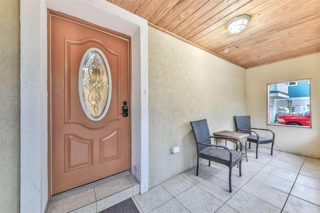 Spacious Renovated 4br Downtown W Firepit Sleeps 8+ Hébergement de vacances